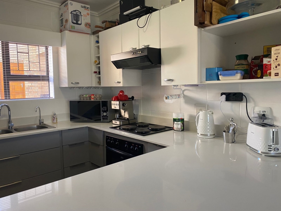 3 Bedroom Property for Sale in Menkenkop Western Cape